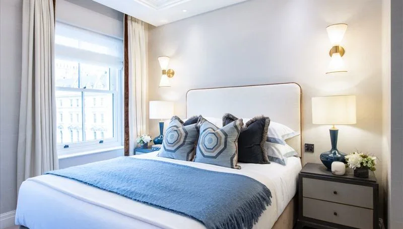 Flat Prince of Wales Terrace in London