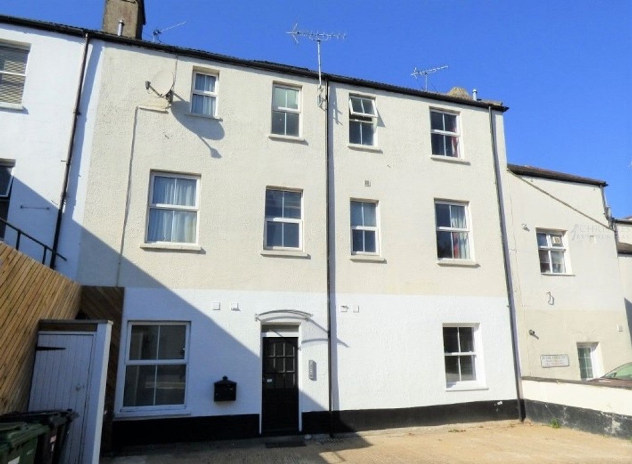 House The Crescent in Mole Valley
