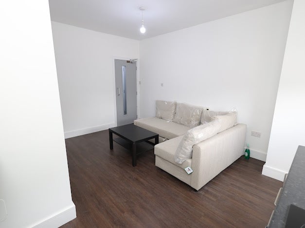 Flat Bearwood Road in Sandwell