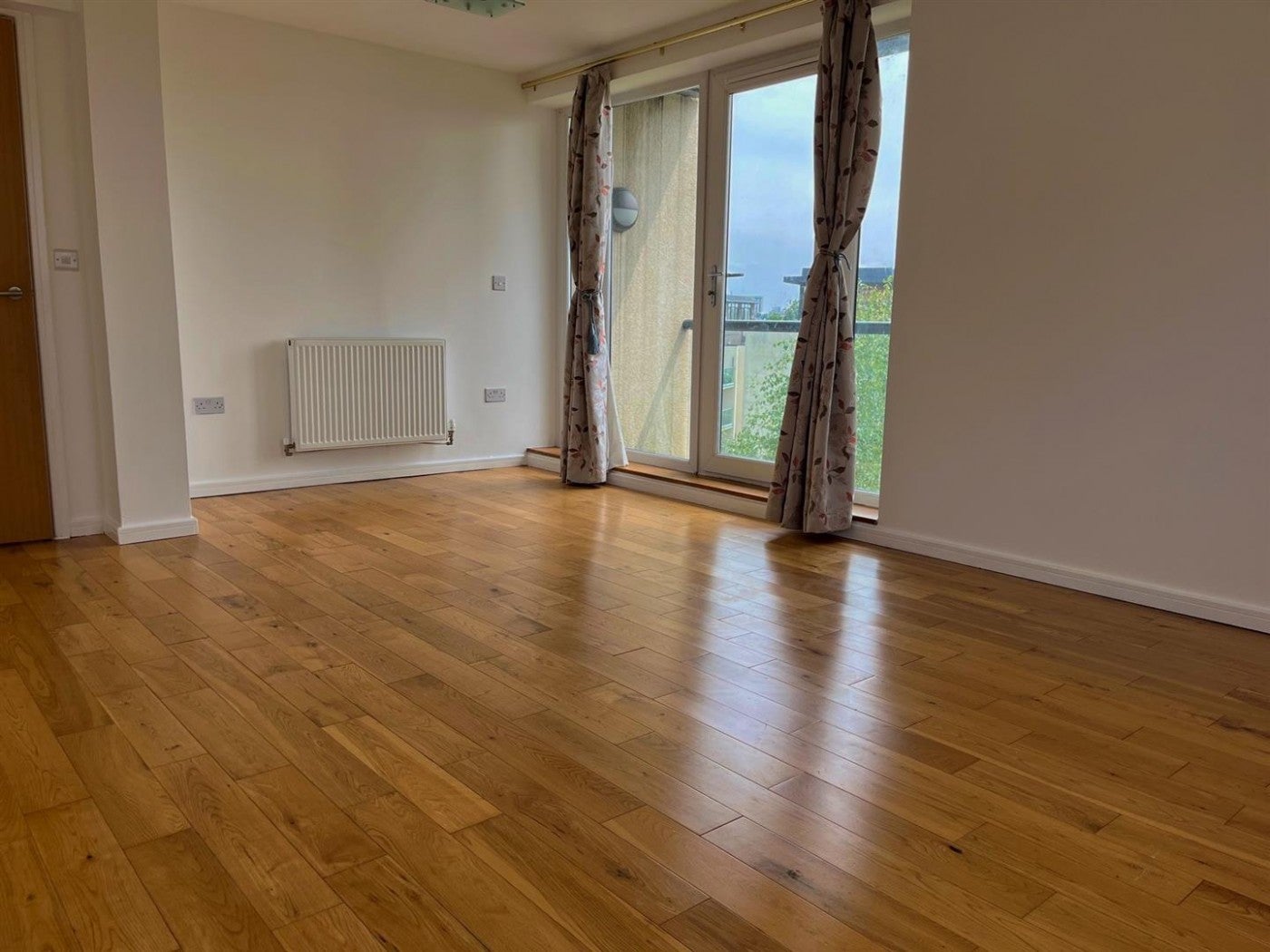 Flat Peacock Close in Greater London