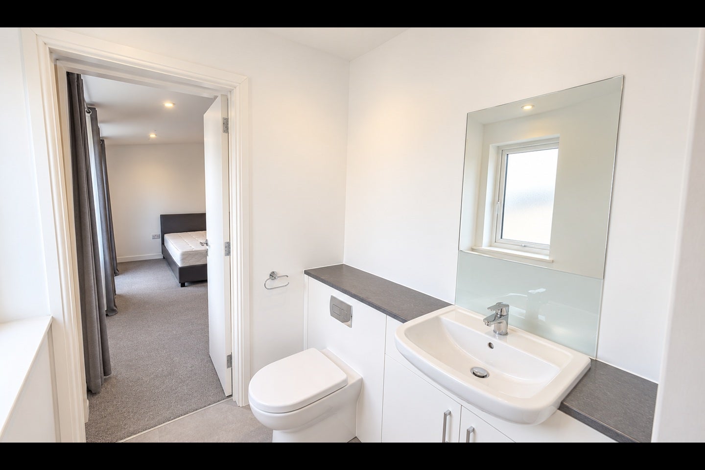Flat Pember Road in Greater London