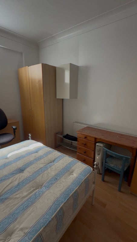 Room Chamberlayne Road in Greater London