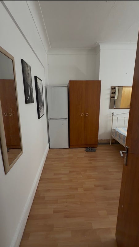 Room Chamberlayne Road in Greater London