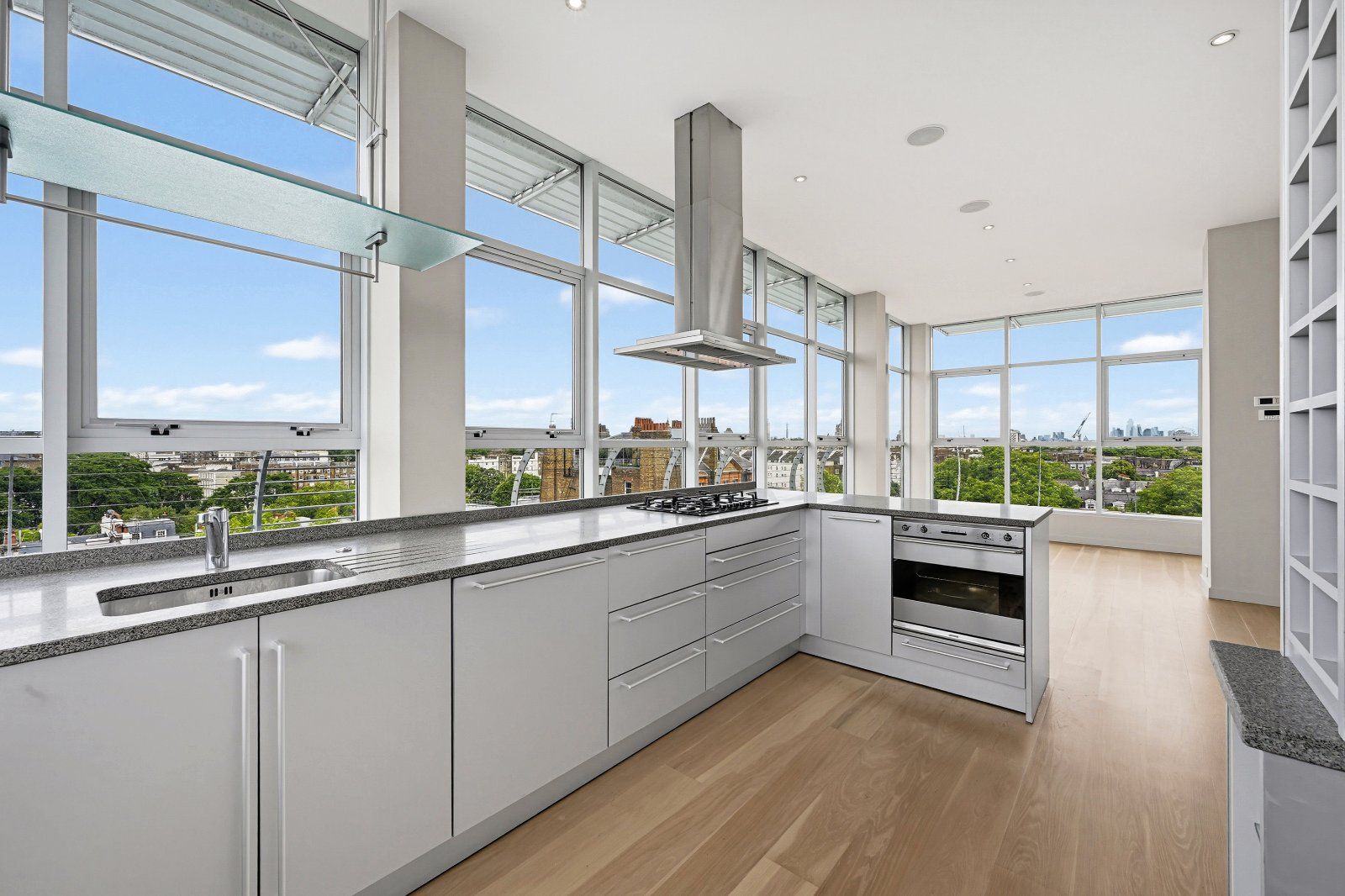 Flat Old Brompton Road in Greater London