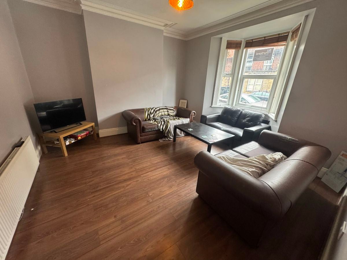Flat Claremont Street in Newcastle upon Tyne