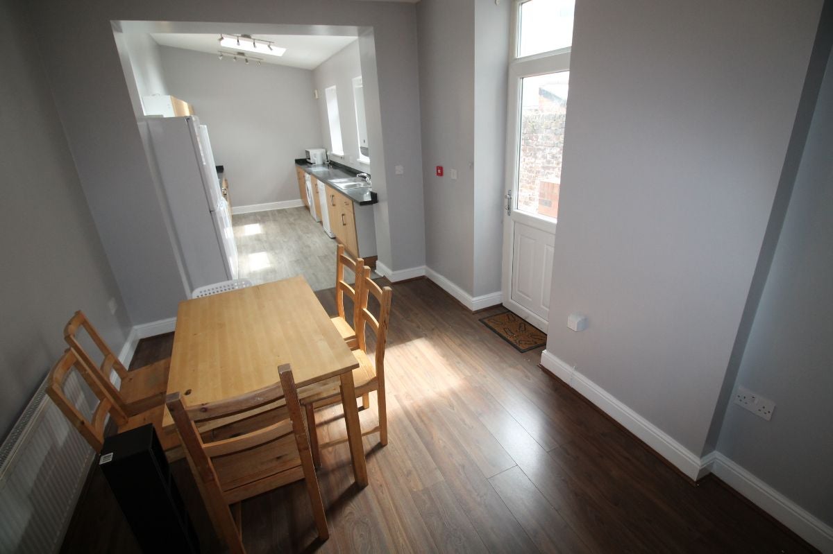 Flat Claremont Street in Newcastle upon Tyne