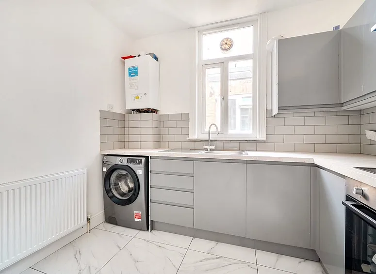 Flat Arcadian Gardens in Greater London