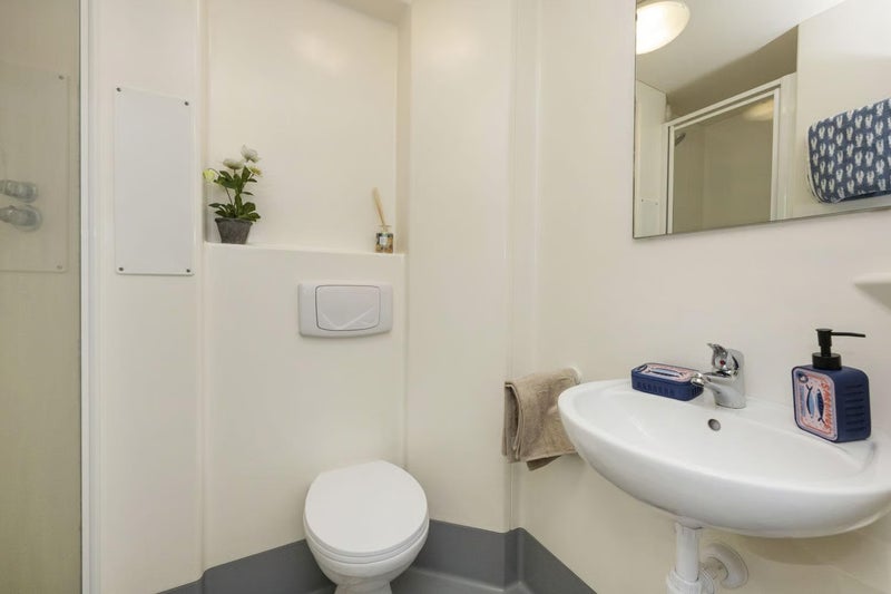 Room McDonald Road in City of Edinburgh