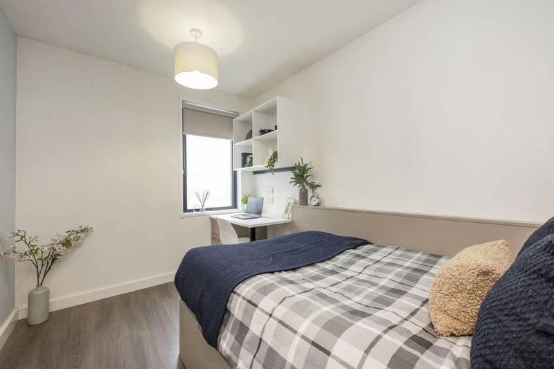Room McDonald Road in City of Edinburgh