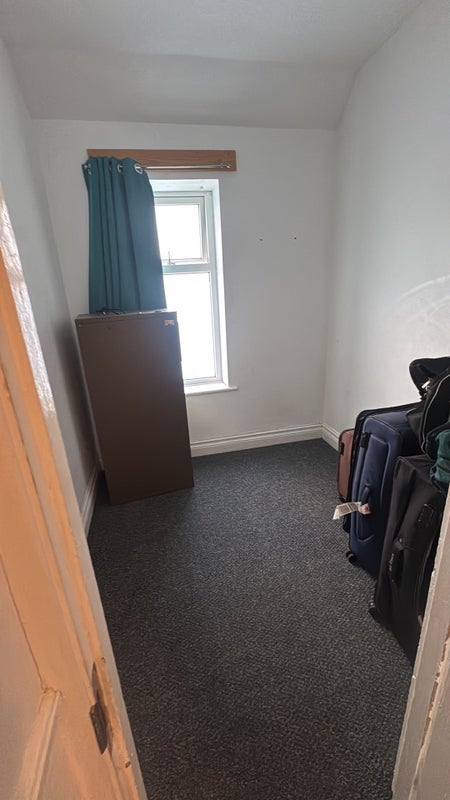 Room Newport Road in Cardiff