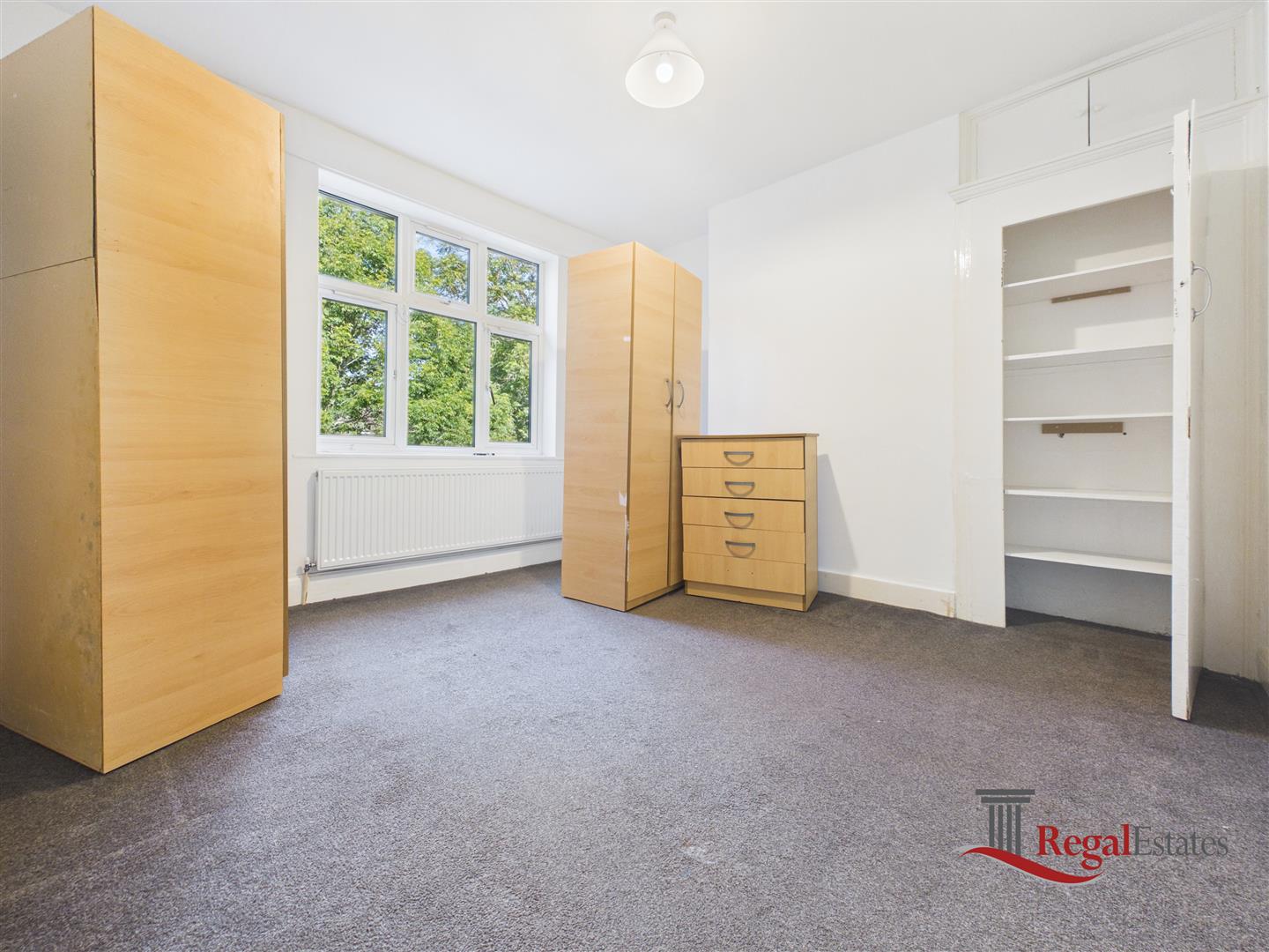 Flat Braemar Avenue in Greater London