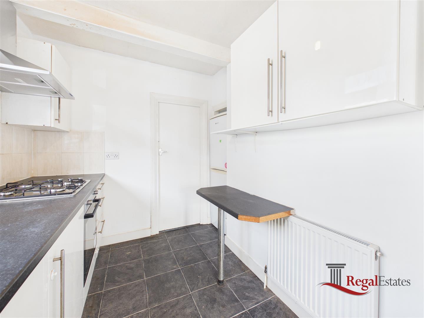 Flat Braemar Avenue in Greater London