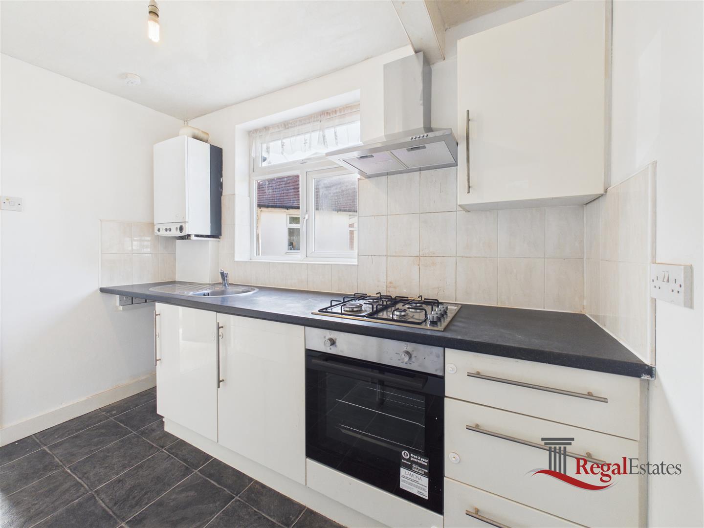 Flat Braemar Avenue in Greater London