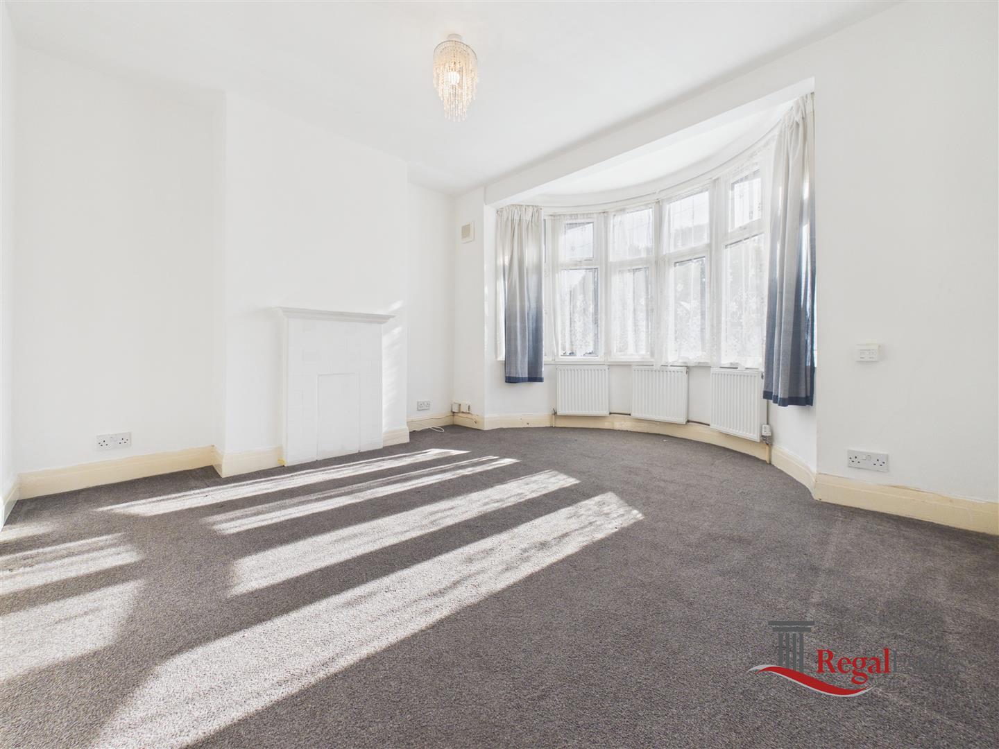 Flat Braemar Avenue in Greater London