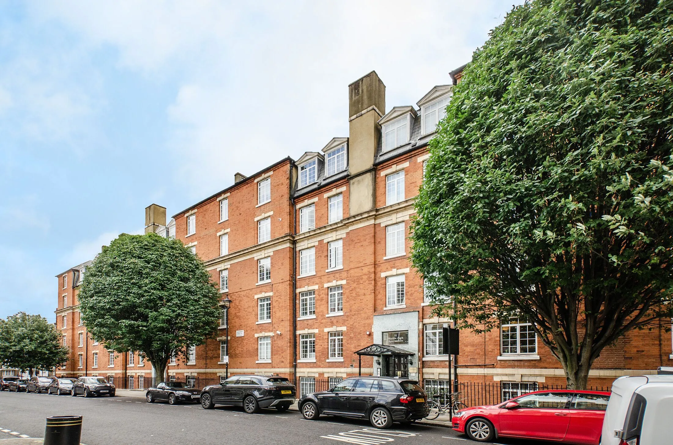 Flat Forset Street in City of Westminster