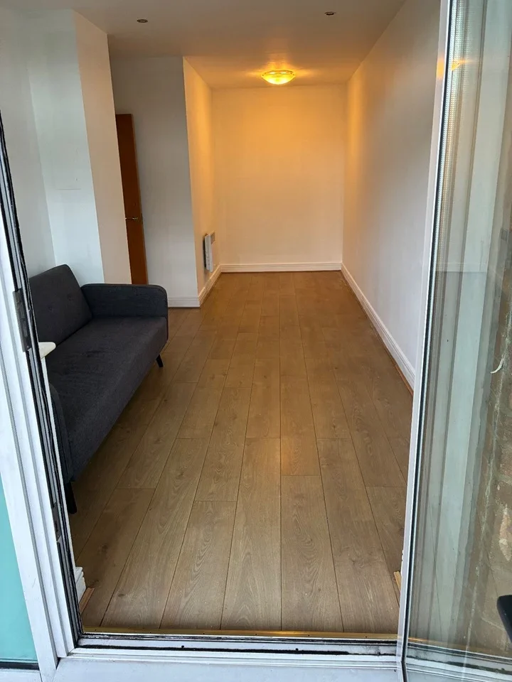 Flat Gerry Raffles Square in Greater London