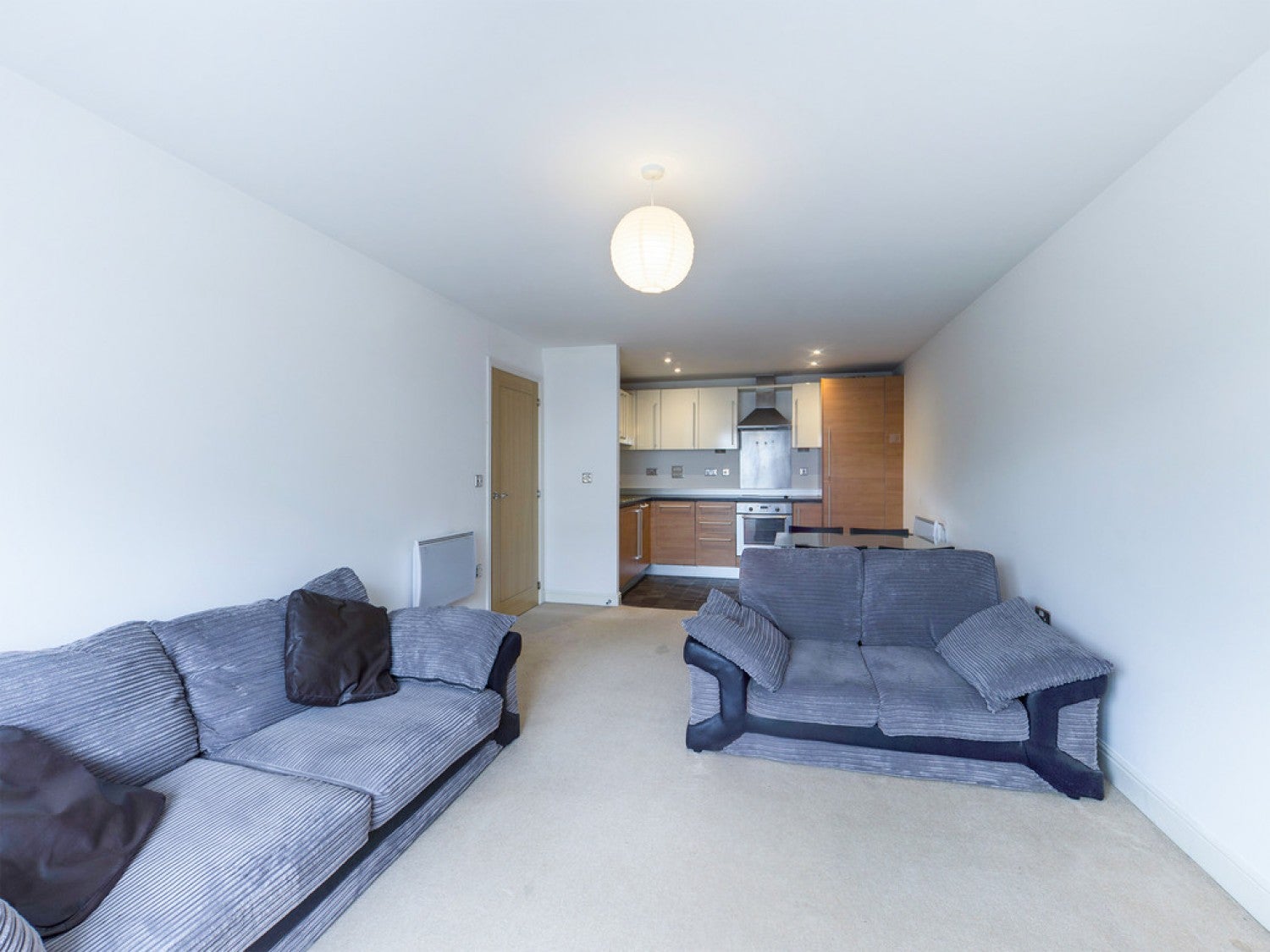 Flat Trafalgar Gardens in Crawley