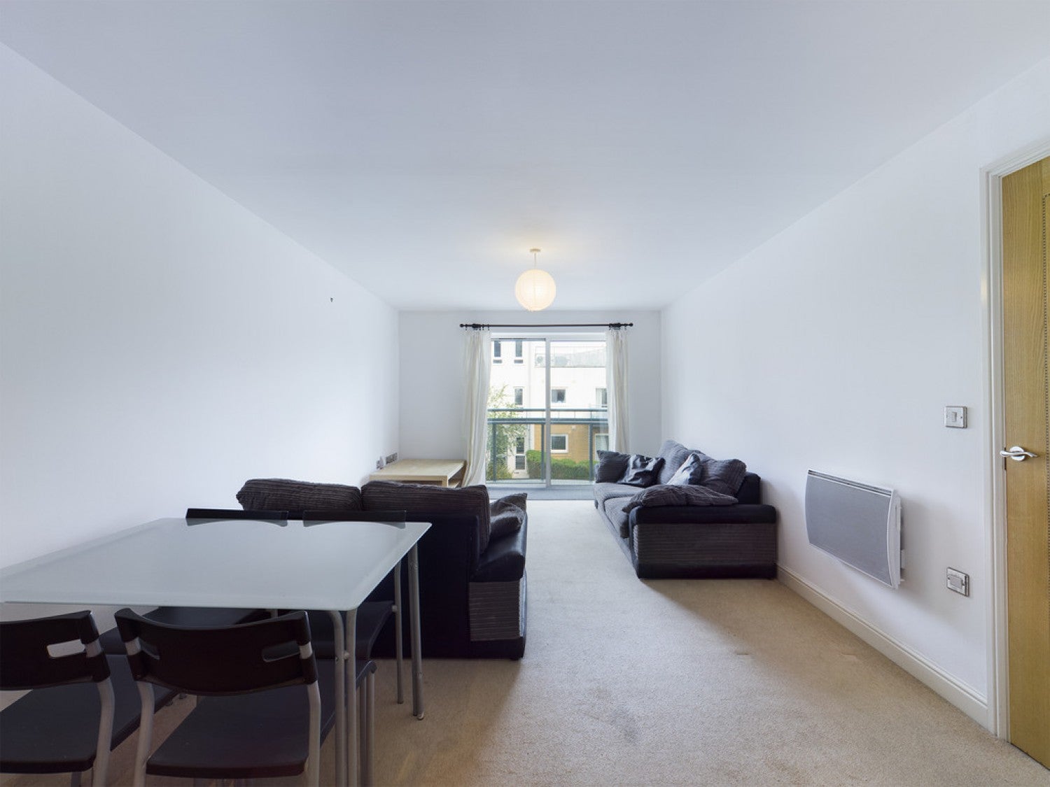 Flat Trafalgar Gardens in Crawley