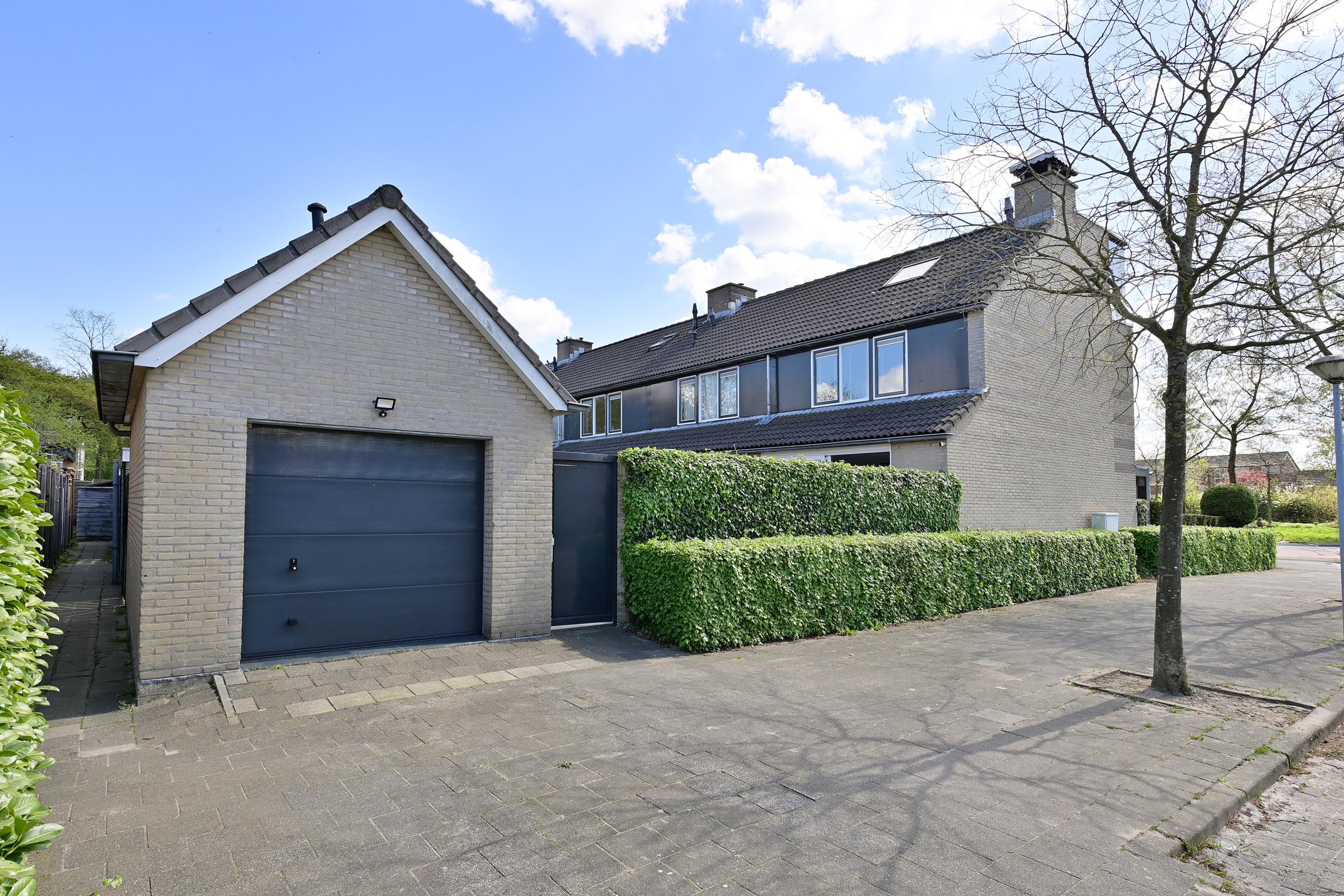 Huis Zuiderzee 37 in Huizen