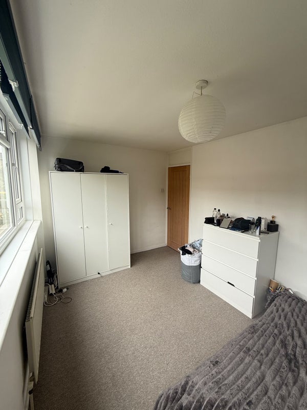 Room Chatham Road in Greater London