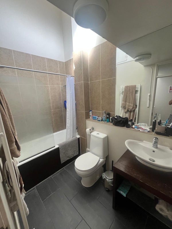 Room Chatham Road in Greater London
