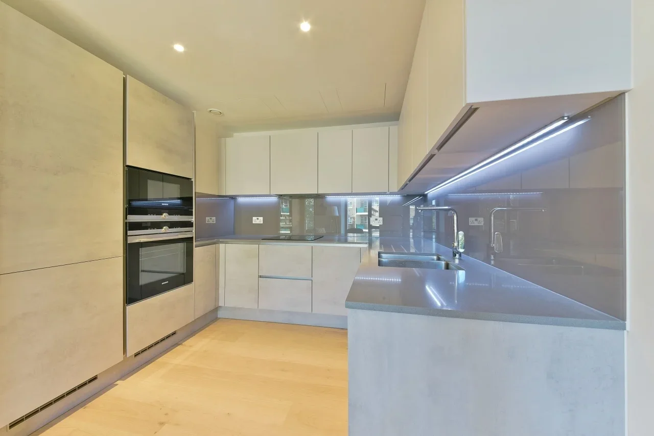 Flat Sutherland Street in City of Westminster