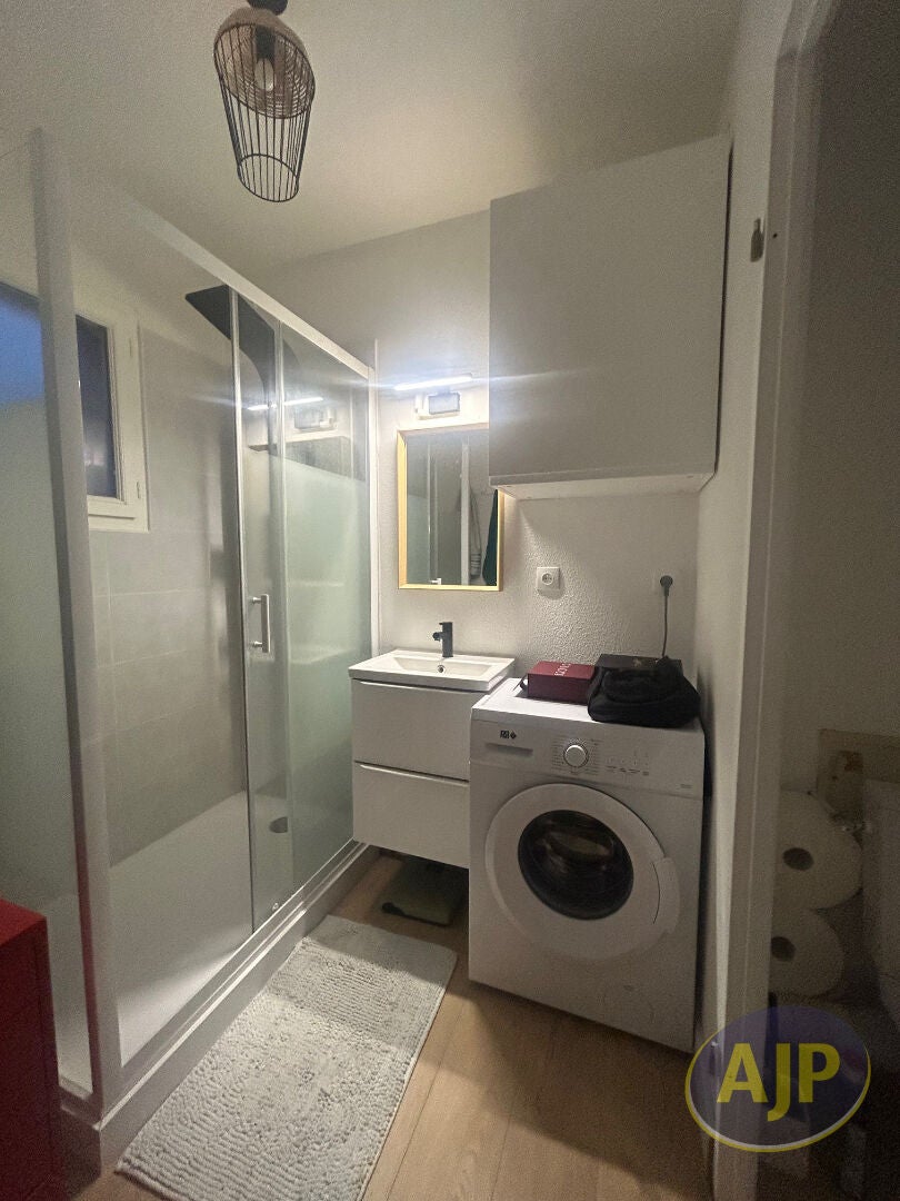 Flat Rue de Puyguiller in Saint-Germain-du-Salembre