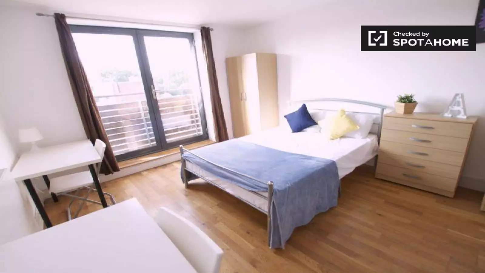 Room Copenhagen Place in Greater London