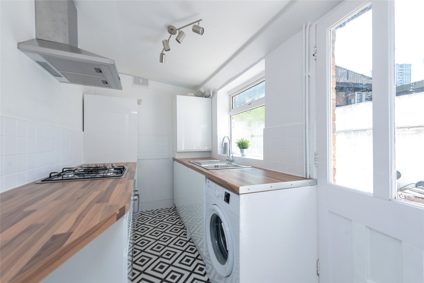 House Goodhall Street in Greater London