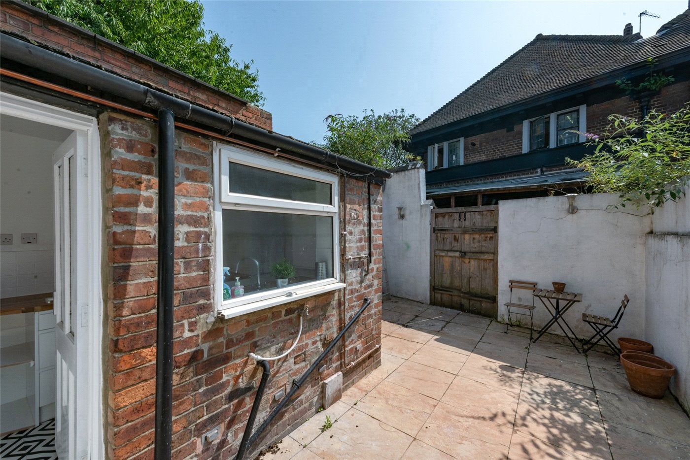 House Goodhall Street in Greater London