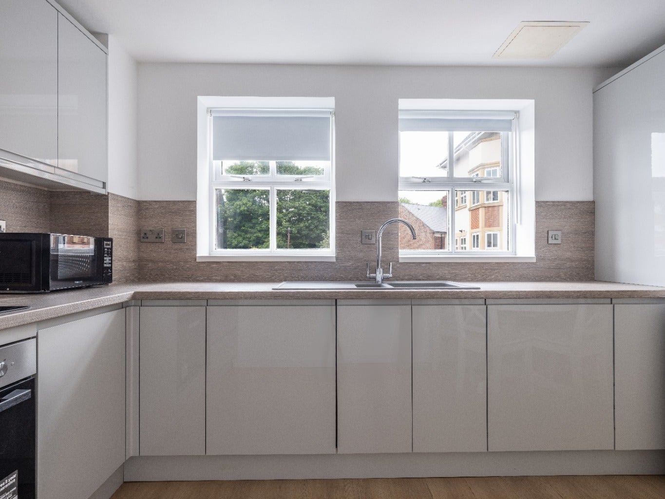 Flat Jesmond Road in Newcastle upon Tyne