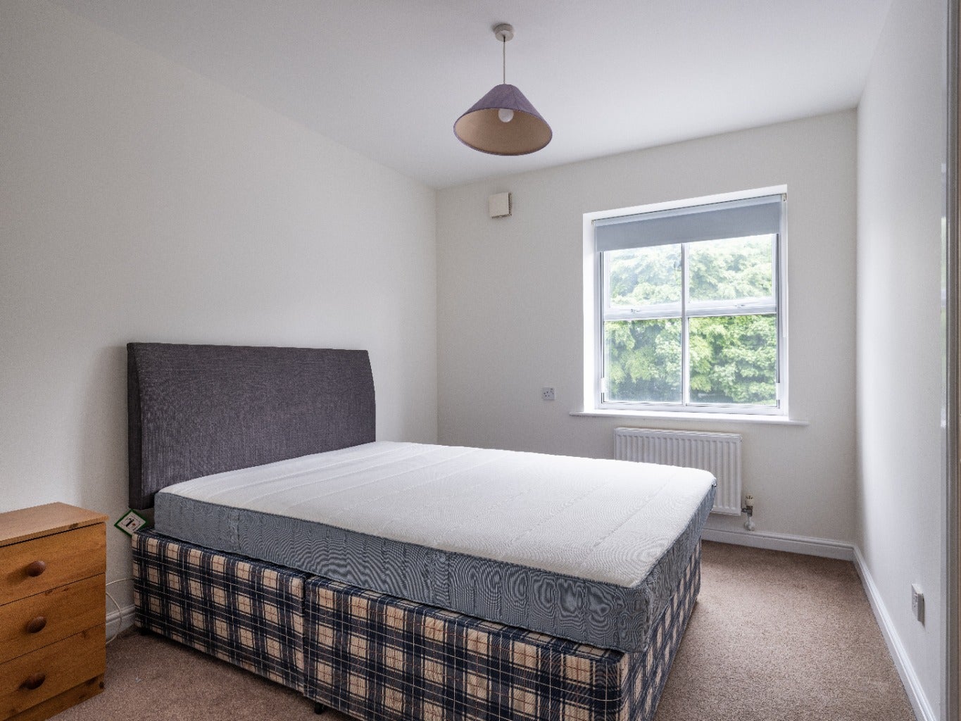 Flat Jesmond Road in Newcastle upon Tyne