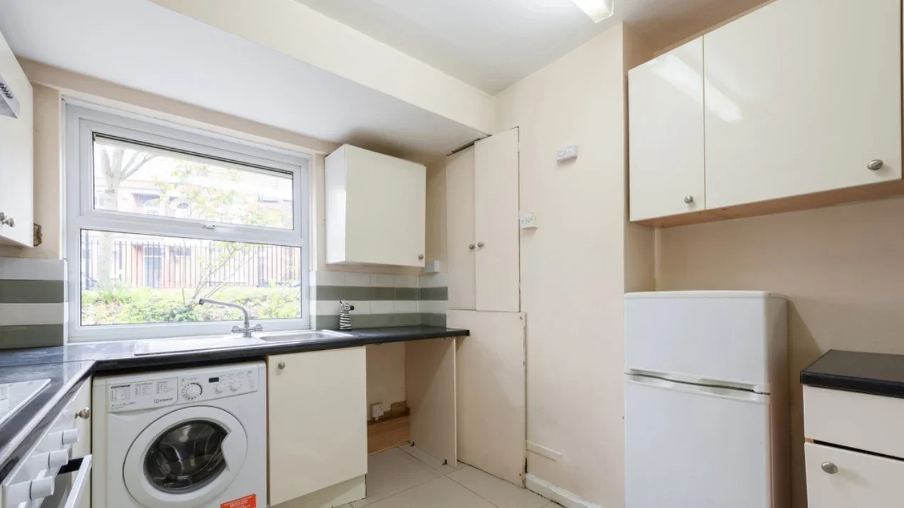 Room Cormont Road in Greater London
