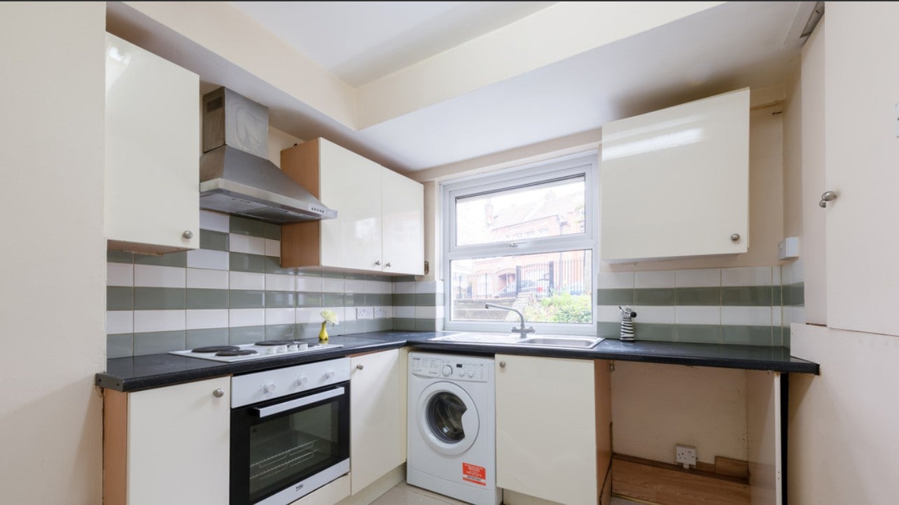 Room Cormont Road in Greater London