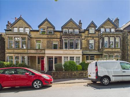 Flat Harlow Moor Drive in Harrogate