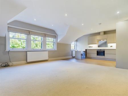 Flat Harlow Moor Drive in Harrogate
