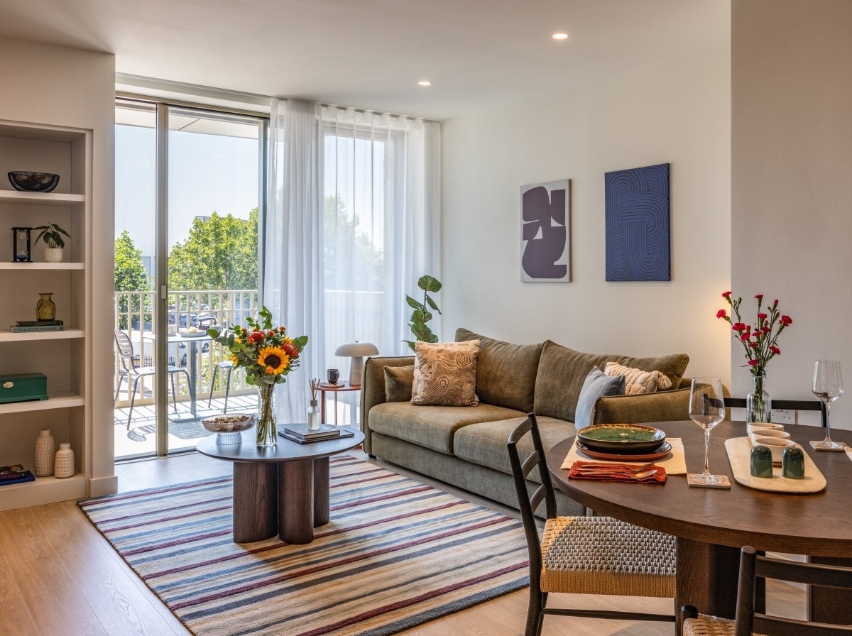 Flat Daneland Walk in Greater London