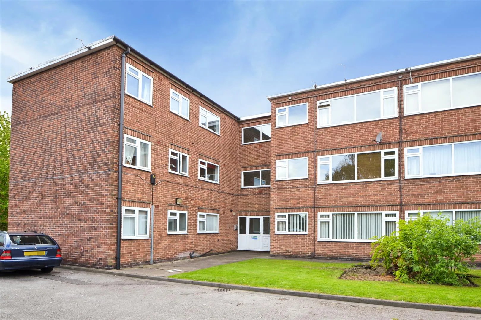 Flat Douglas Court in Broxtowe