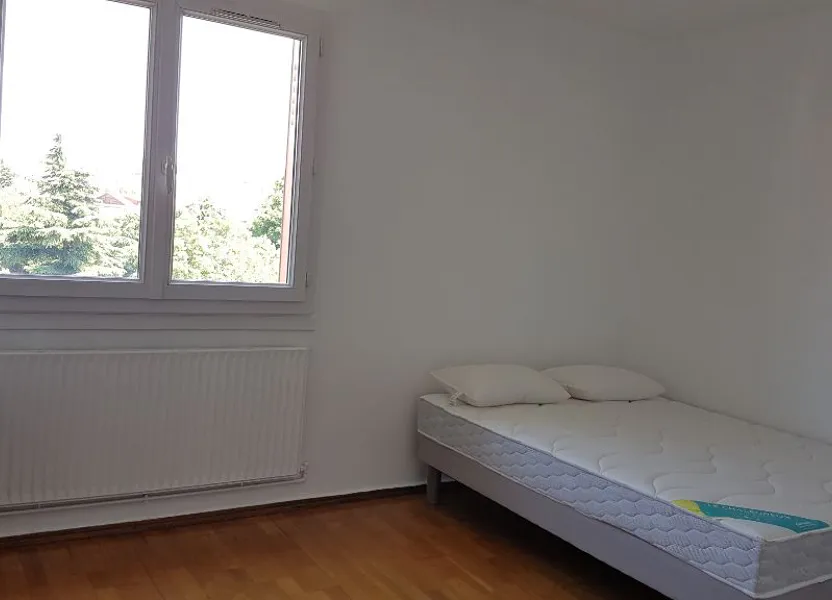 Room Rue Collomb in Bron