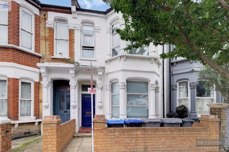 Flat Purves Road in Greater London
