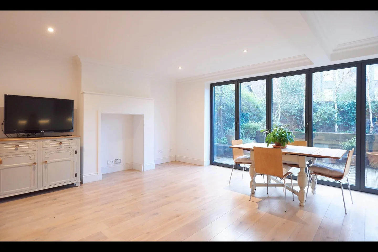 Flat Lady Margaret Road in Greater London