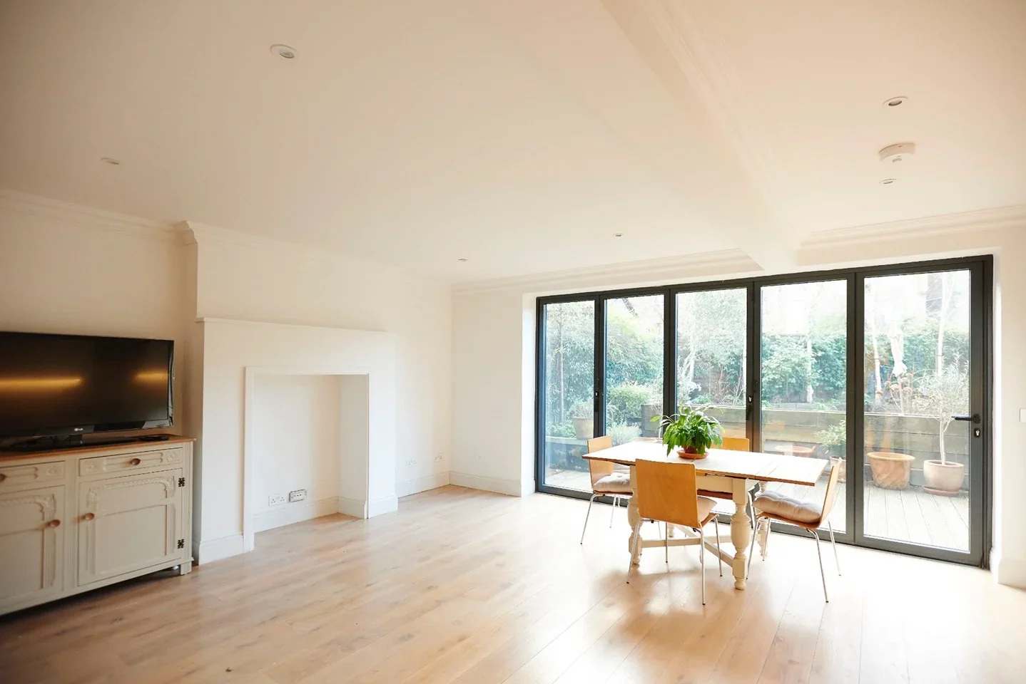 Flat Lady Margaret Road in Greater London