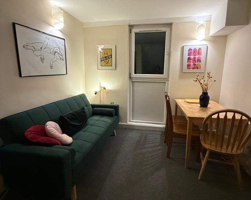 Room Bakersfield in Greater London