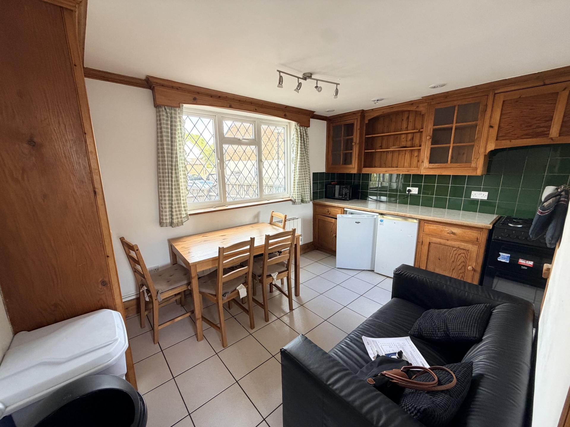 House Ashwood Road in Hertsmere
