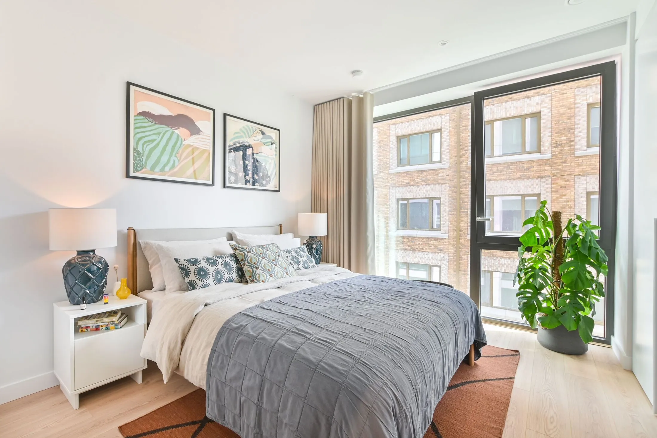 Room Aviator Drive in Greater London