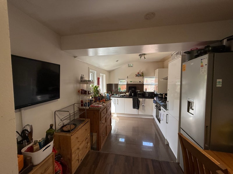 Room Lynton Road in Greater London