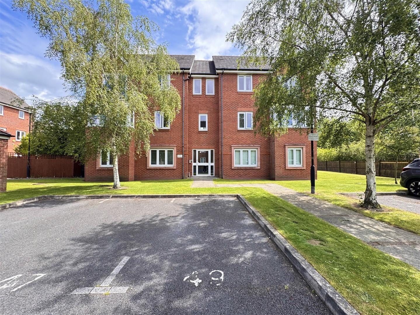 Flat Riverbrook Road in Trafford