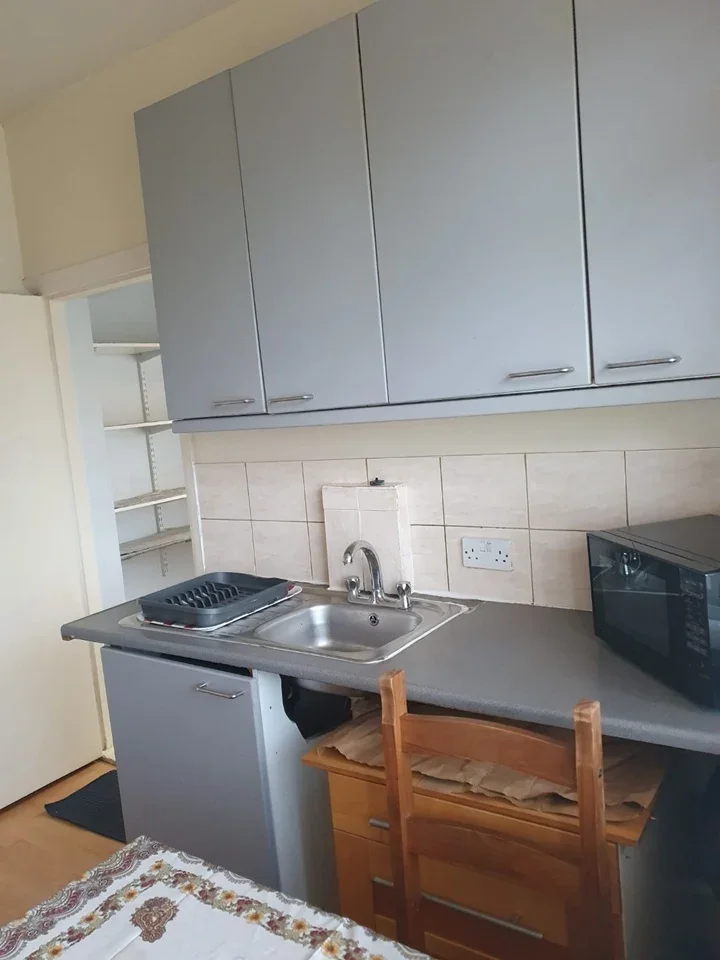 Flat Uxbridge Road in Greater London