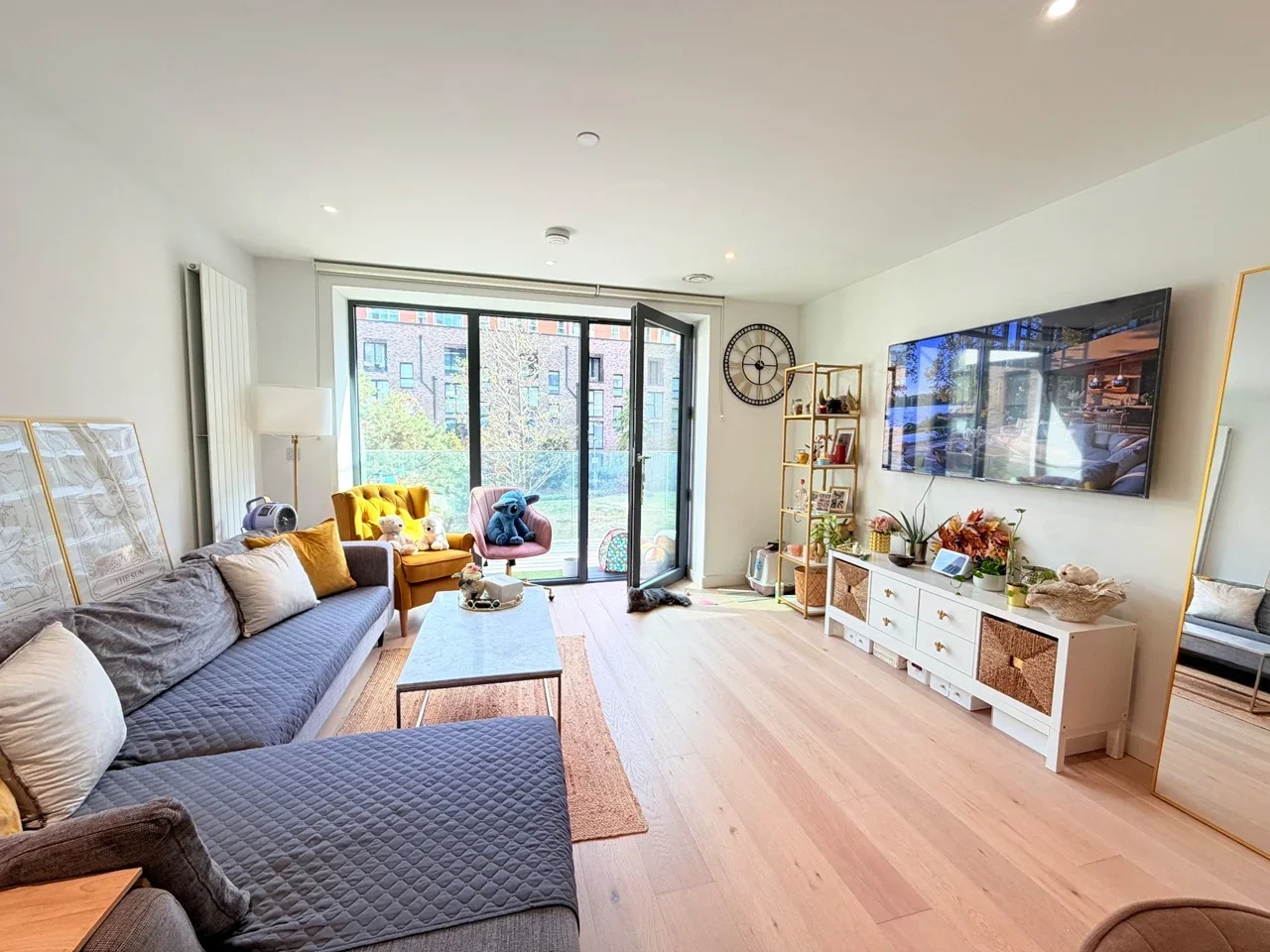 Flat Bonnet Street in Greater London