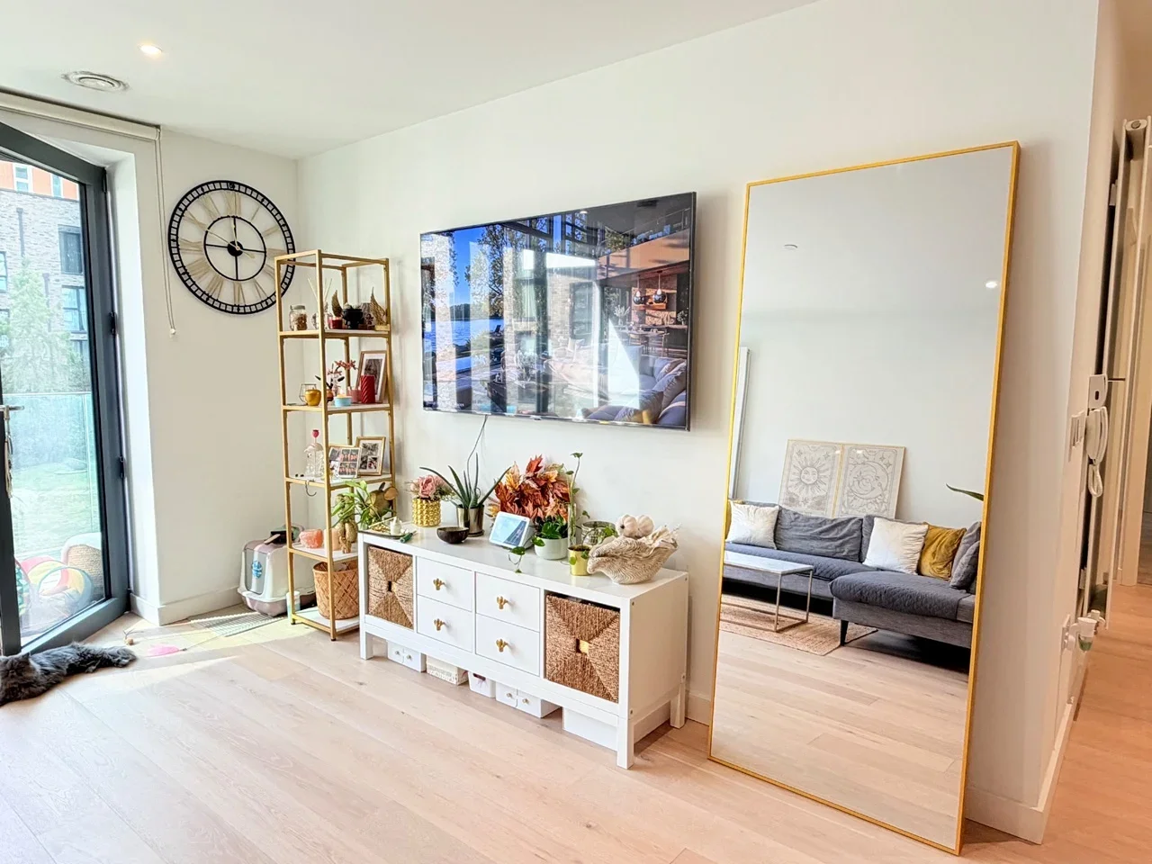 Flat Bonnet Street in Greater London